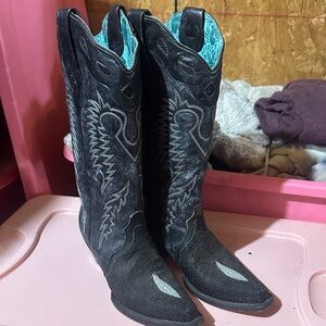 Elegant Black Embroidered Heeled Boots